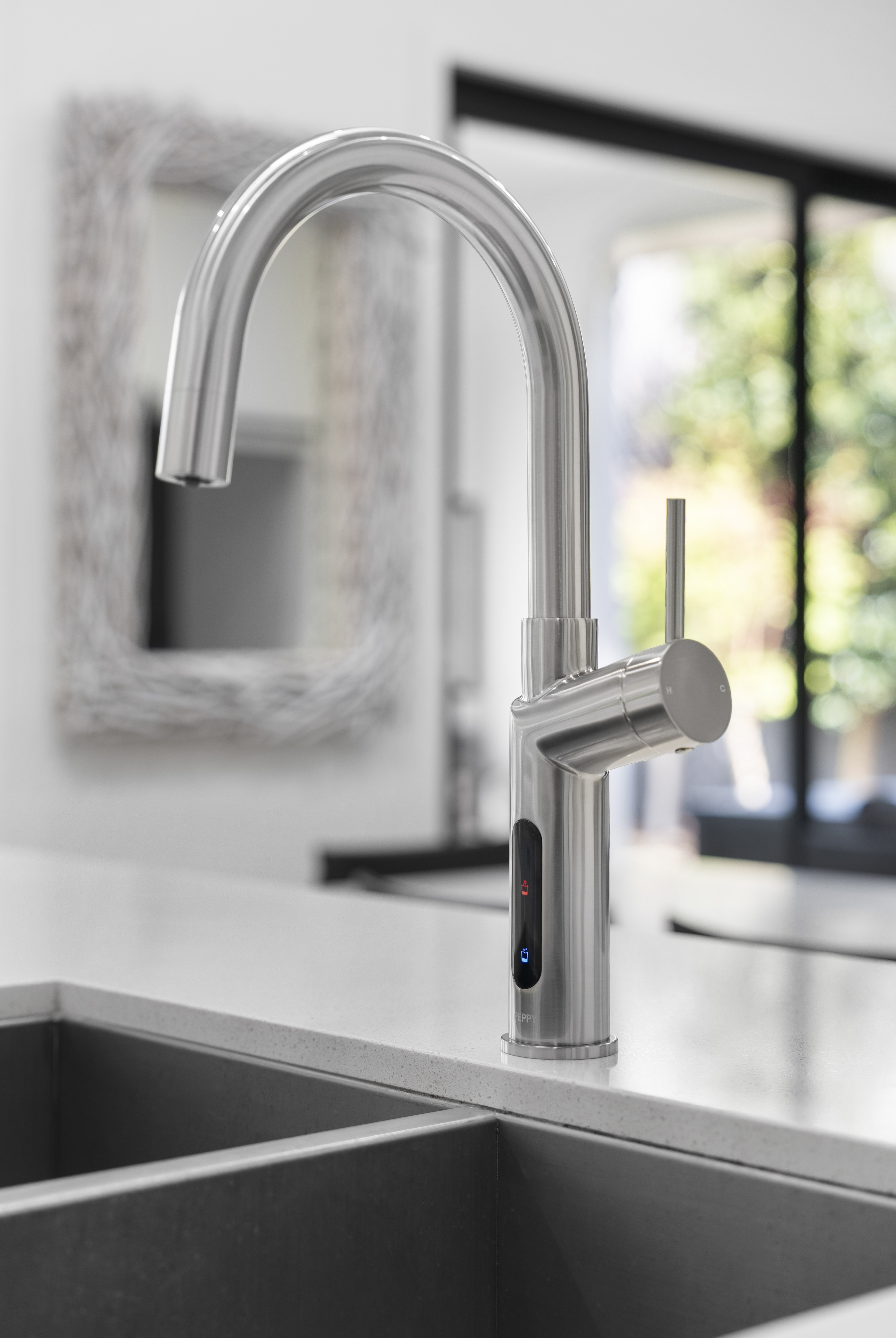 Signature 4 in 1 in a kitchen setting